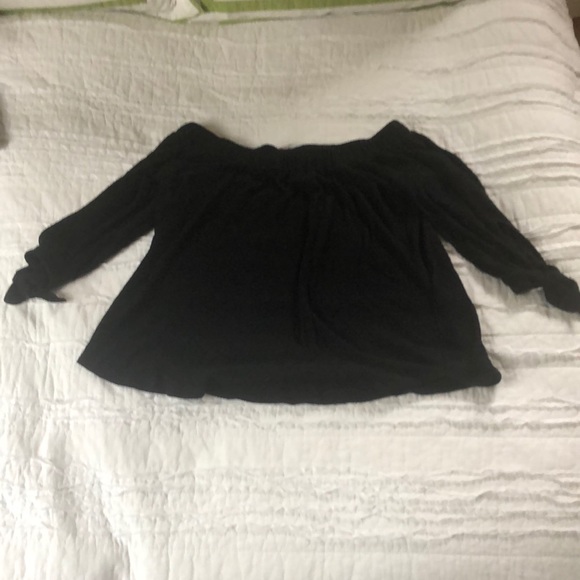 Off-the-shoulder, black Abercrombie top - Picture 1 of 3